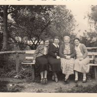 3 alte Fotos Vintage. Personen -Frauen um 1950. ( G 7 )