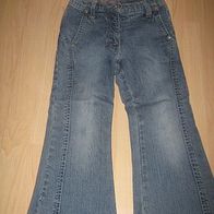 superschöne Bootcut - Jeans Whoopi Gr.104 Blumenstickerei (0915)