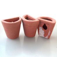 Keramik, 3 Papierkörbe, aus Ton, mit Langloch an der flachen Seite, Spur G, 1:22,5