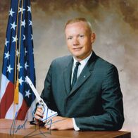 Raumfahrt: Neil Armstrong (1930-2012) - orig. sign. Großfoto