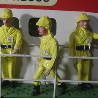 3 Figuren in Ölzeug, Besatzung für DGzRS-Seenotkreuzer Bermpohl, Heuss, Denke