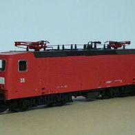 Roco HO E-Lok der DR BR 143 in neuem Rot (AAA)