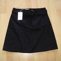 Kookai Rock schwarz mit Gürtel 36 Neu mit Etikett