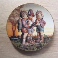Mit M.I. Hummel durch das ganze Jahr " Unser erster Schultag " Sammlerteller