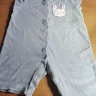 Gestreifter Einteiler - Strampler mit Aufdruck Hase - Gr. 86 - C&A