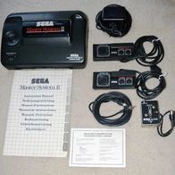 Sega Master System II Konsole mit orginal Netzkabel + orginal Kabel mit Verteiler