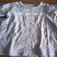 Graues Shirt mit Aufschrift - Gr. 62/68 - jollein