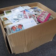 1 Kilo Karton mit Briefmarken Bund BRD u.a. alt neu auf Papier