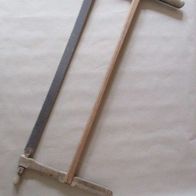 alte Bügelsäge Holz für Dekoration oder Sammler