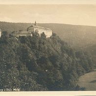 alte AK Schwarzburg Thüringer Wald um 1950, Blick zur Burg