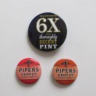 3 Pins Buttons aus Großbritannien (England), Wadworth + Pipers, Pin/ Button, top