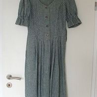 Kleinkariertes Dirndl-Kleid, hochwertige Trachtenmode aus Leinen und Baumwolle