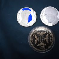 4 x Medaillen, 1x Mussolini, 1 x AH, 1 x dt. Reichsbank, 1x mit Stalin, Lenin, Marx