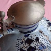 Weinkrug mit Zinndeckel
