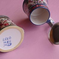 Keramikkrüge mit Zinndeckel - zwei Stück