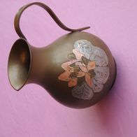 Messing-Krug mit Emailverzierung