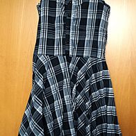 Kleid Trägerkleid grau schwarz weiß mit Stretchteil im Rückenbereich Gr. 134