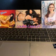3 signierte Erotik-Autogrammkarten von Erotikstars Blue, Lamour & Foxy