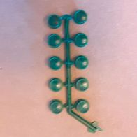 Wiking 1:87 Ladegut 5 Ölfässer grün (Mischfarbe) am Spritzling Lechtoys (2022)