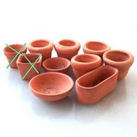 Keramik, 6 kleine Blumentöfe, 2 Schalen, aus Ton, Spur G, 1:22,5