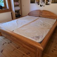 Wasserbett mit TASSO-Matratzen im Kiefernholzrahmen