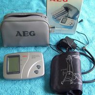 AEG Automatisches Blutdruckmessgerät BMG 4907 Pulsmessung Elektr.o. Batterie Oberarm