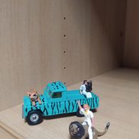 Corgi Toys Land Rover 109 WB Daktari inclusive Figuren