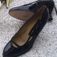 Beverly Feldman: Exquisite Lackleder-Pumps, Schwarz, Gr. 39 - LVP 389,00 EUR - Neu!