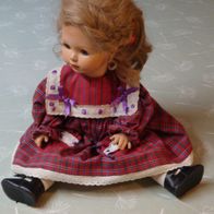 Porzellanpuppe mit Blondhaar - Handarbeit