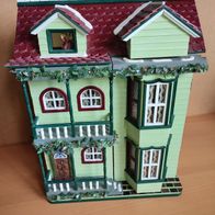 Puppenhaus aus Holz mit Licht und Spieluhr zum aufklappen