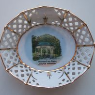 kl. Porzellan-Durchbruchschale von R. Wächter, Bild Mondorf-les-Bains handgemalt