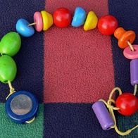 Holzspielzeug: Baby-Kette aus bunten Holzteilen, Kinderwagenkette