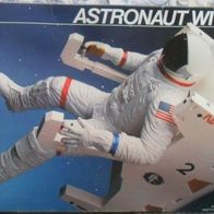 Astronaut with MMU 1:8