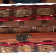 Geschenk Flaschenbehälter mit Holzwolle