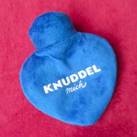 NEU: Flauschige Wärmflasche Knuddel MICH blau HERZ 22 x 26 cm NIVEA Herzform