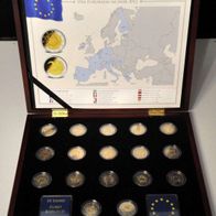 17 x 2 Euro Sammlermünzen 2012 "10 Jahre Euro-Bargeld", Stgl., Neu und OVP in Holzbox