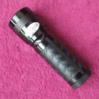 NEU: Mini LED Taschenlampe mit 14 LED 9,5 cm Metall schwarz Taschen-Lampe 3x AAA