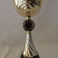 3 verschiedene Pokale Farbe gold Höhe 22/20/18 cm II. Wahl Sport Freizeit