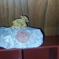 Gibraltar Souvenir - Andenken Affe auf Stein mit one penny Münze