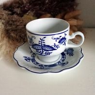 Kahla Zwiebelmuster DDR - Kaffeetasse mit Untertasse - blauer Bodenstempel