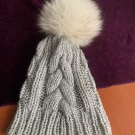 warme graue Strickmütze, Damen Wintermütze, Bommelmütze
