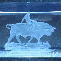 Briefbeschwerer, Glasquader, Stier mit Europa, 8x5x5cm (325/25)