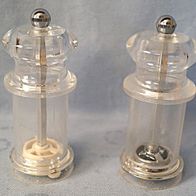 Salzmühle + Pfeffermühle Arcyl ca. 10 cm hoch