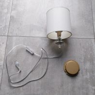 Lampenschirm mit Stecker und Lampenfassung