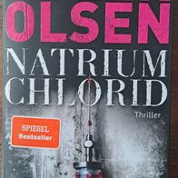 Natrium Chlorid / Kriminal-Thriller von Jussi Adler Olsen / TB-Auflage aus 2023