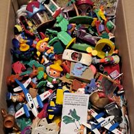 Ü-Ei Konvolut Figuren Autos Puzzle Beipackzettel ca.: 800 g