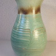 Alte Majolika Vase mit zerlaufenem Reliefdekor * *