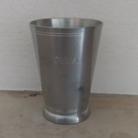 Zinnbecher mit Aufschrift "Oliver"