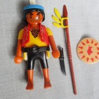 Playmobil (63) Indianer, Weste, Kopfschmuck mit Feder, Schild, Gürtel mit Messer,