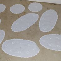 Zierdeckchen mit feiner Stickerei
